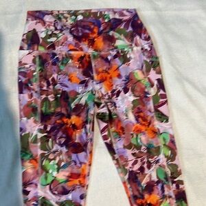 3/$20 abstract floral capri leggings medium rbx